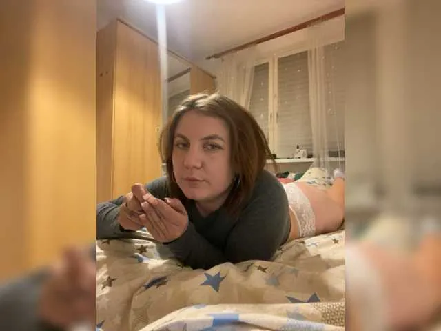 Live sex webcam photo for Strawberry-1 #277086399