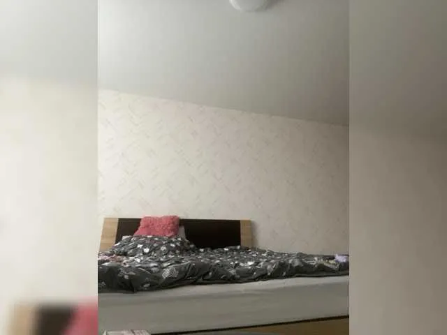 Live sex webcam photo for Strawberry-1 #277179881
