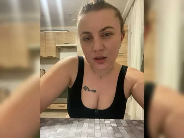 Live sex webcam photo for Strawberry-1 #277385248