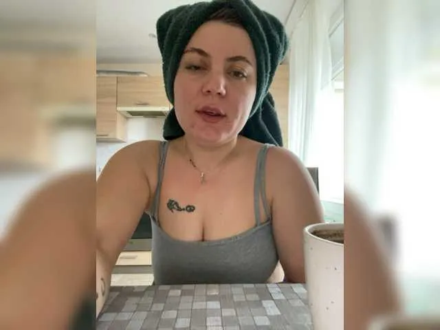 Live sex webcam photo for Strawberry-1 #277388367