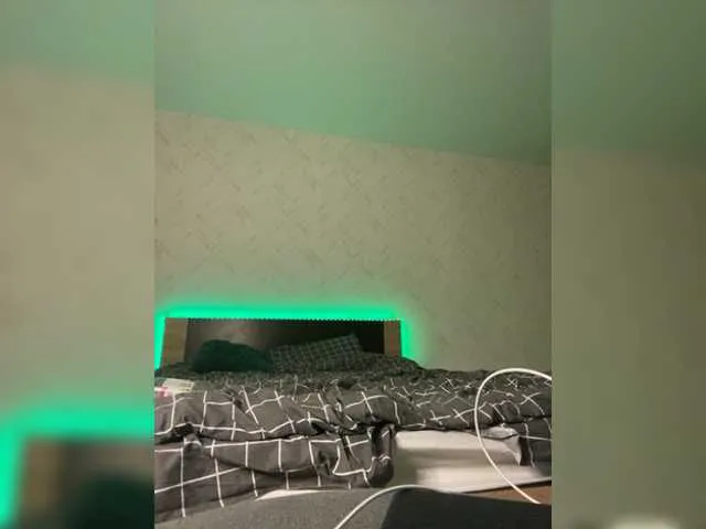 Live sex webcam photo for Strawberry-1 #277404590