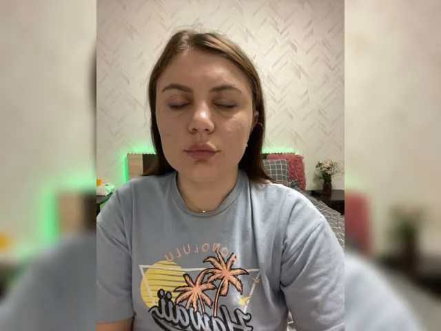 Live sex webcam photo for Strawberry-1 #277725296