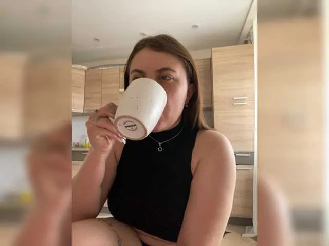 Live sex webcam photo for Strawberry-1 #277730143