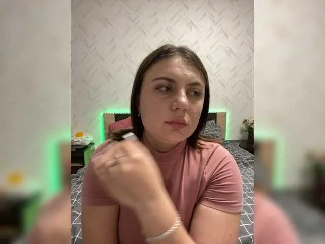 Live sex webcam photo for Strawberry-1 #277733782