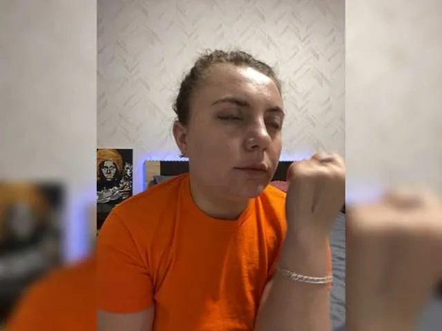 Live sex webcam photo for Strawberry-1 #277766376