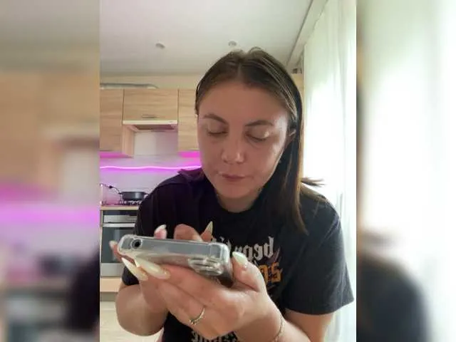 Live sex webcam photo for Strawberry-1 #277866850