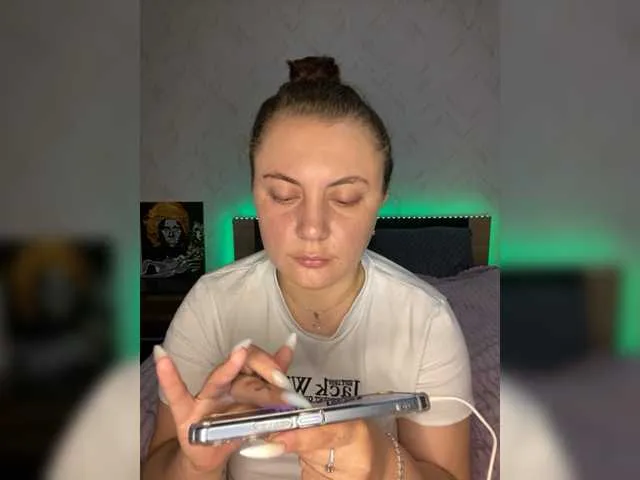 Live sex webcam photo for Strawberry-1 #277896986
