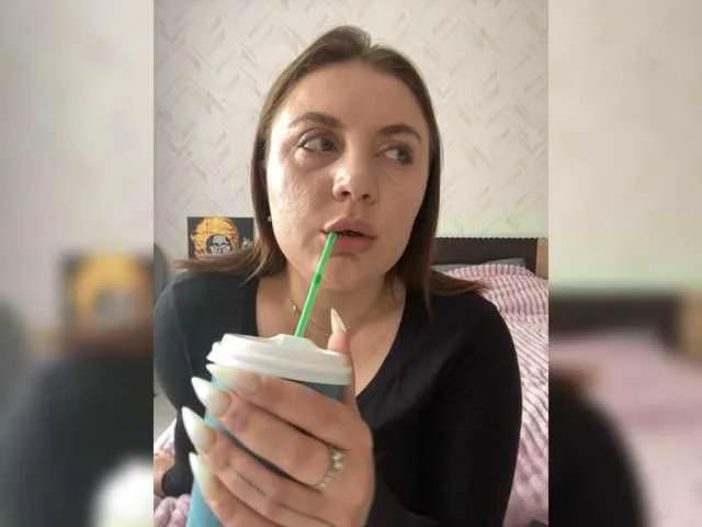 Live sex webcam photo for Strawberry-1 #277901636