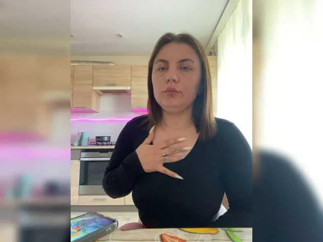 Live sex webcam photo for Strawberry-1 #277905877
