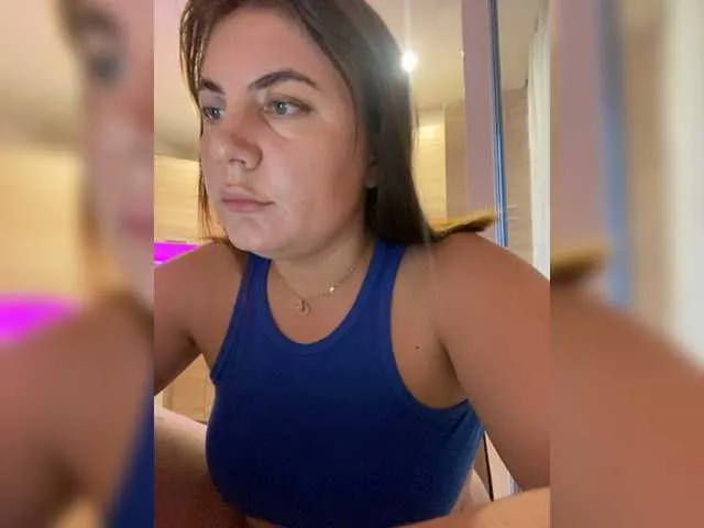 Live sex webcam photo for Strawberry-1 #278045275