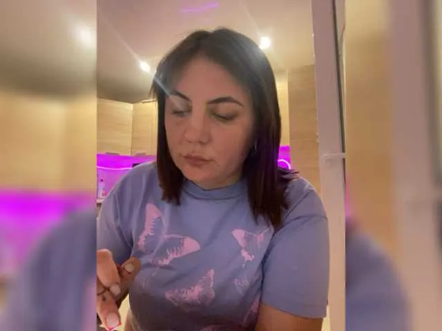 Live sex webcam photo for Strawberry-1 #278080476