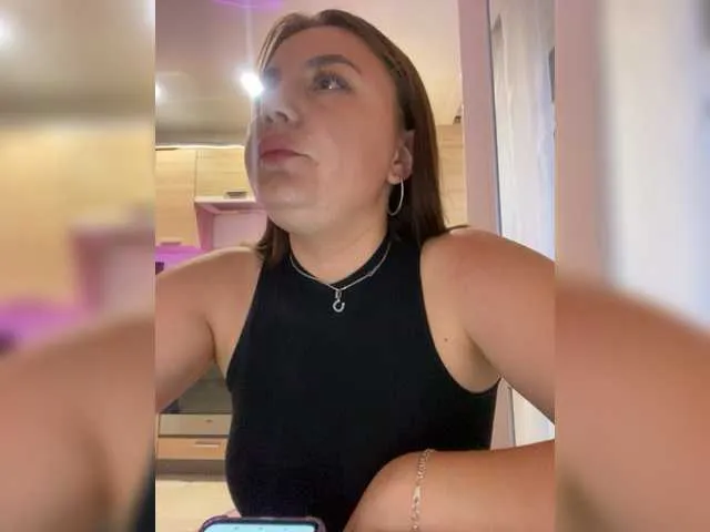 Live sex webcam photo for Strawberry-1 #278117496