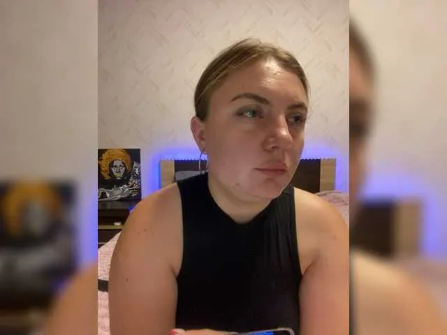 Live sex webcam photo for Strawberry-1 #278119426