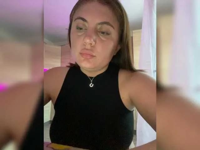 Live sex webcam photo for Strawberry-1 #278135969