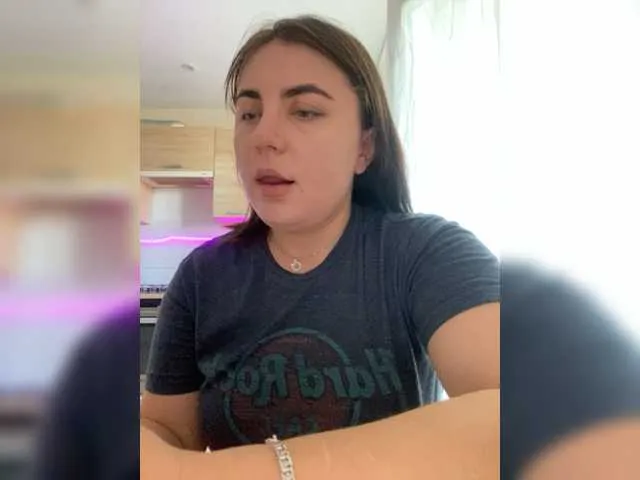Live sex webcam photo for Strawberry-1 #278152653