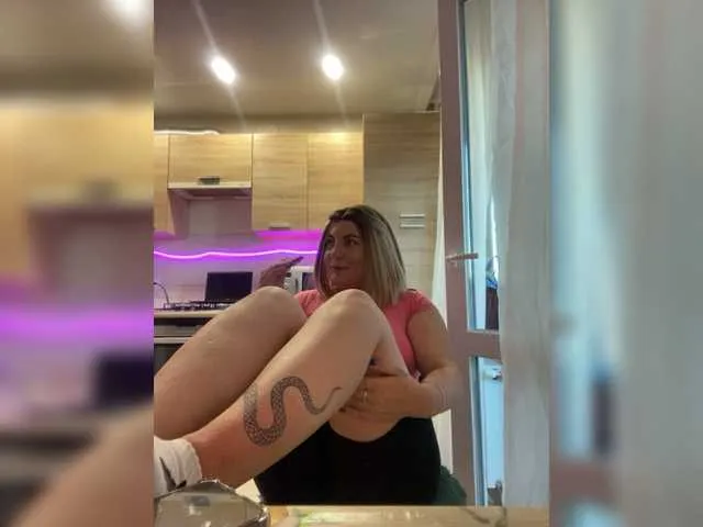 Live sex webcam photo for Strawberry-1 #278181722