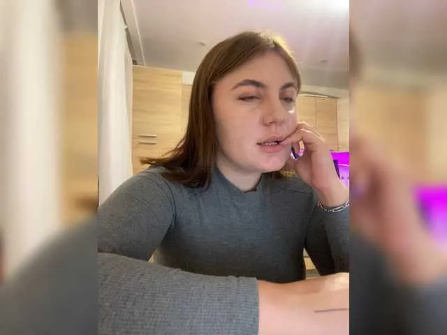 Live sex webcam photo for Strawberry-1 #278227376