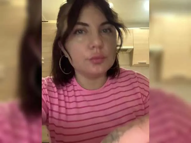 Live sex webcam photo for Strawberry-1 #290246158