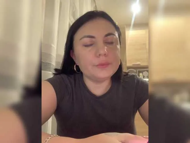 Live sex webcam photo for Strawberry-1 #290268870