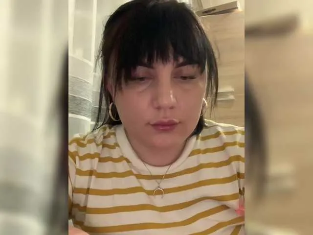 Live sex webcam photo for Strawberry-1 #290296114