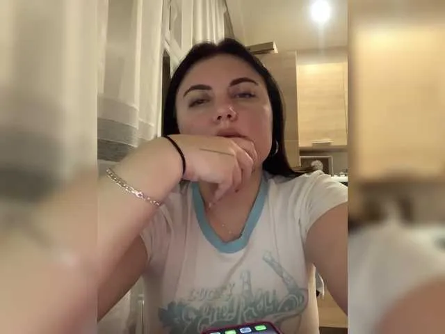 Live sex webcam photo for Strawberry-1 #290331175