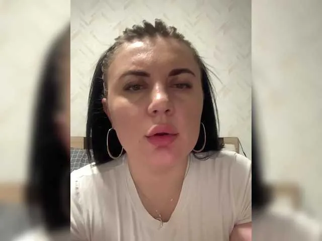 Live sex webcam photo for Strawberry-1 #290475511