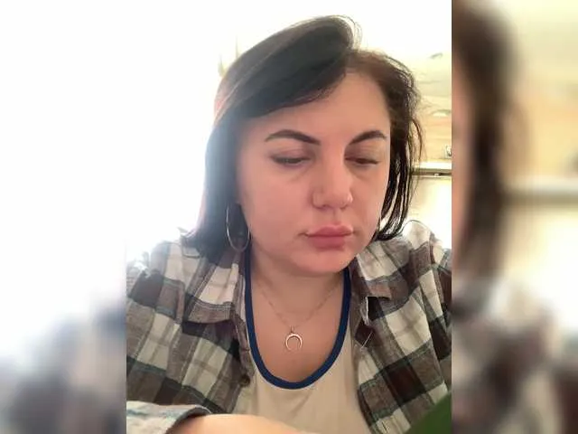 Live sex webcam photo for Strawberry-1 #290480589