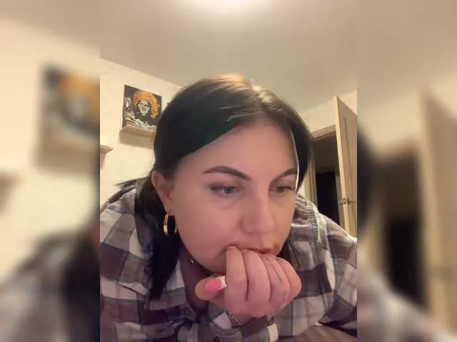 Live sex webcam photo for Strawberry-1 #290489972