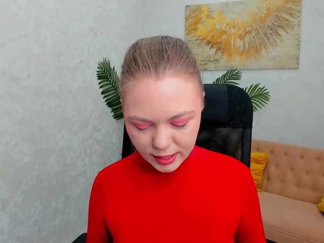 Live sex webcam photo for Strawberrye #290328571