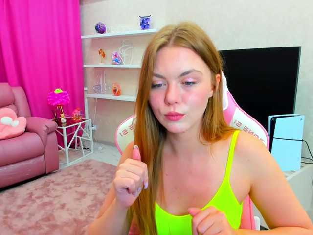 Live sex webcam photo for Strawberrye #291776020