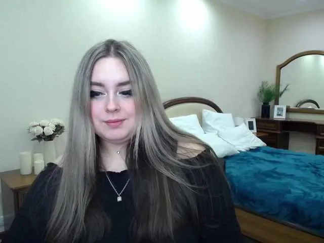 Live sex webcam photo for StrawberryeLove #277108083