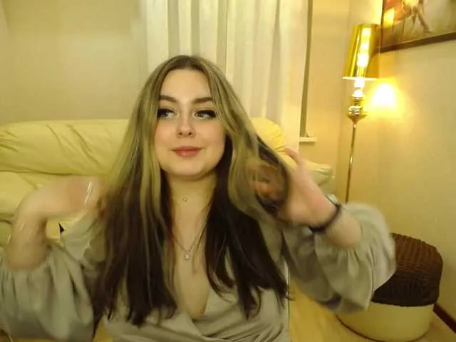 Live sex webcam photo for StrawberryeLove #277147672