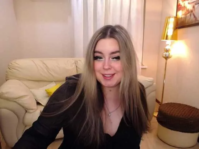 Live sex webcam photo for StrawberryeLove #277161692