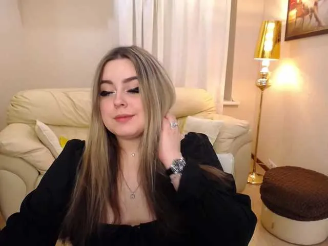 Live sex webcam photo for StrawberryeLove #277211463