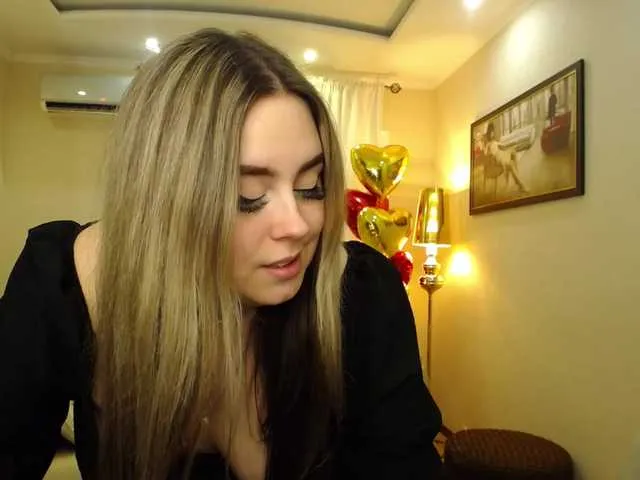 Live sex webcam photo for StrawberryeLove #277358823