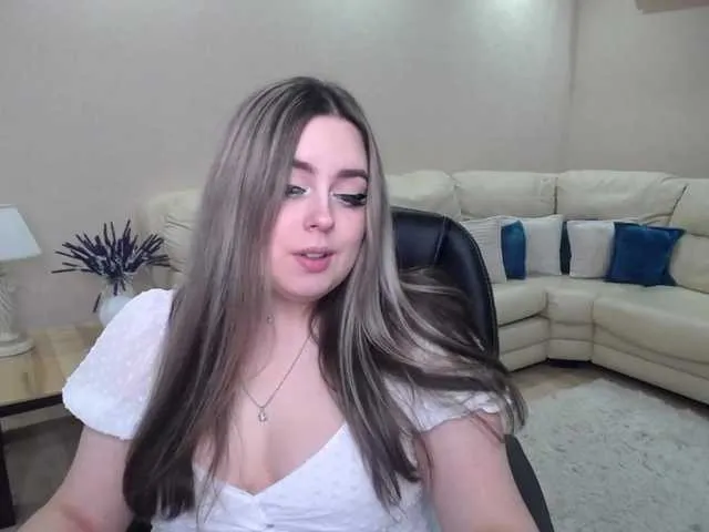 Live sex webcam photo for StrawberryeLove #277365825