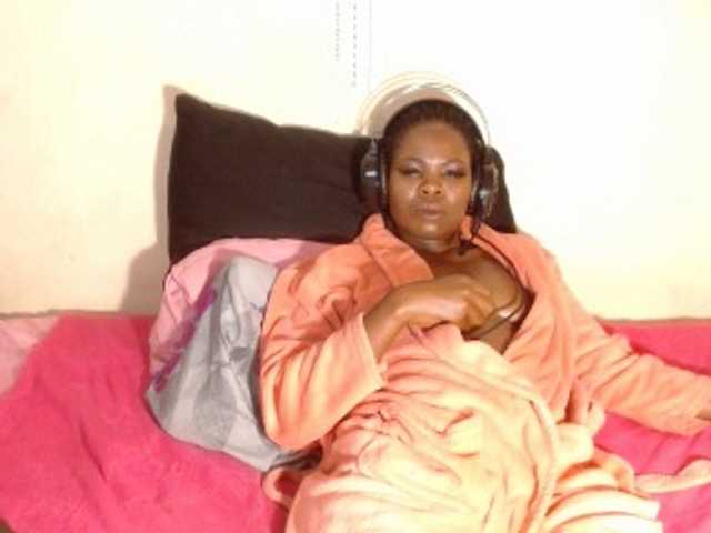 Live sex webcam photo for StrawberyLips #275650987