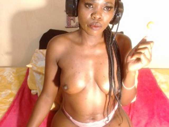 Live sex webcam photo for StrawberyLips #275684269