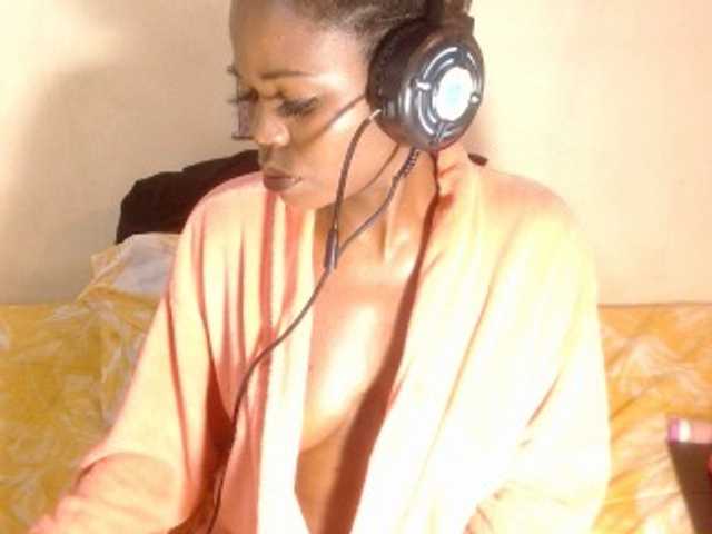 Live sex webcam photo for StrawberyLips #275696706