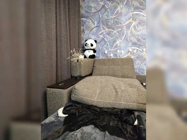 Live sex webcam photo for Stripperella1 #276698246