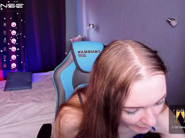 Live sex webcam photo for StrippingLady #275606145