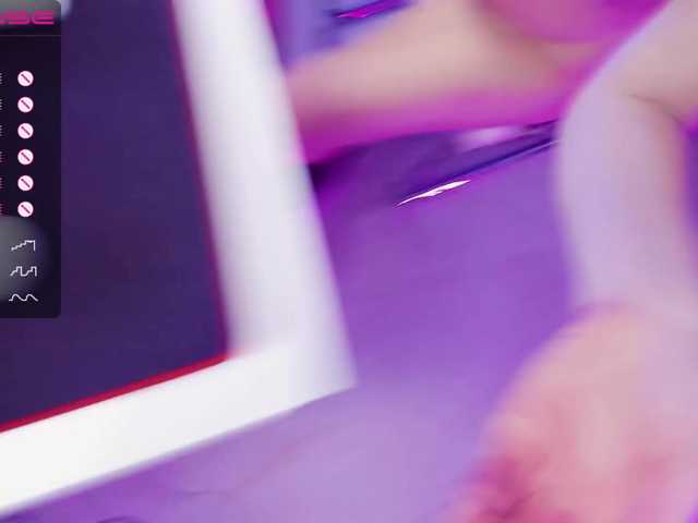 Live sex webcam photo for StrippingLady #277201252