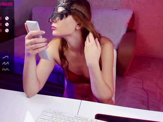 Live sex webcam photo for StrippingLady #289637901