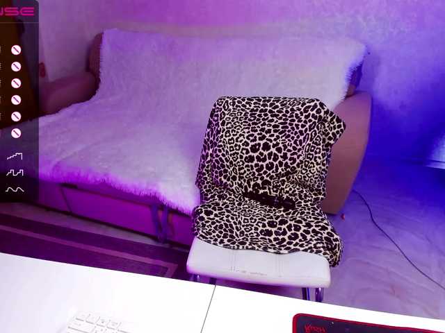 Live sex webcam photo for StrippingLady #290456356