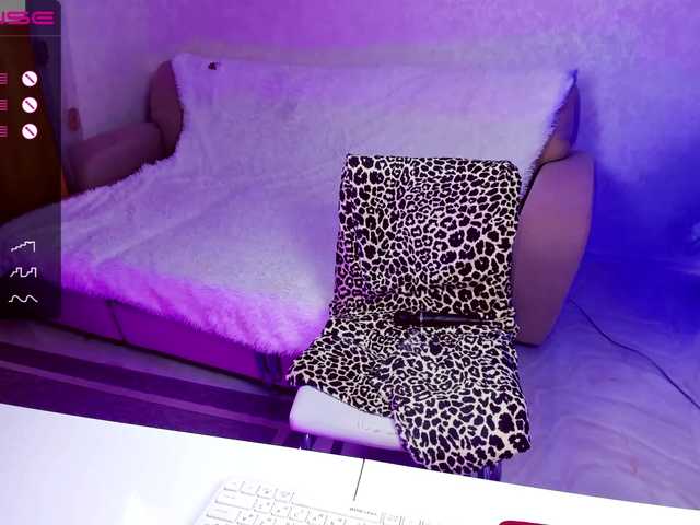 Live sex webcam photo for StrippingLady #290579090