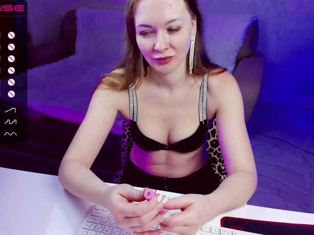 Live sex webcam photo for StrippingLady #290591014