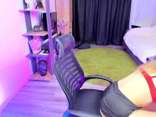 Live sex webcam photo for StrippingLady #292198581