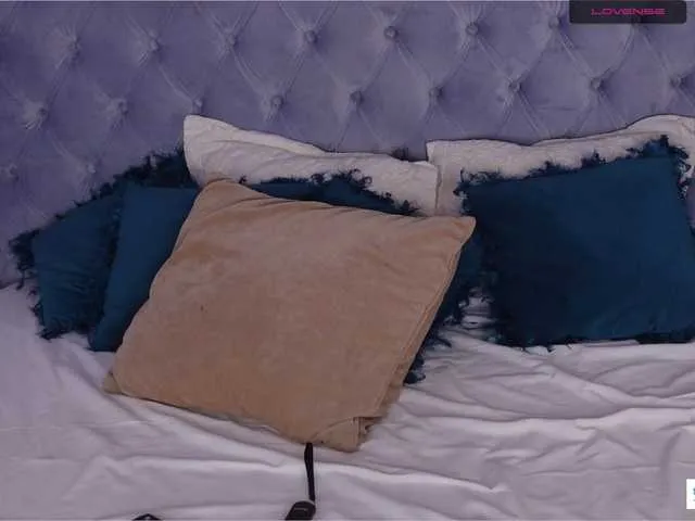 Live sex webcam photo for SuaveGia #272861104