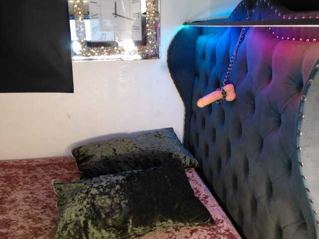 Live sex webcam photo for SuggarDolly #290705899