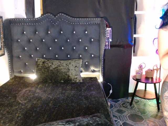 Live sex webcam photo for SuggarDolly #290857423